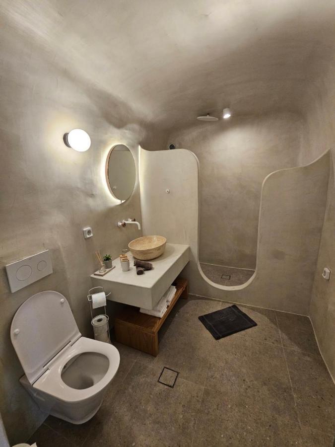 Petroma Cave Suites Vourvoúlos Exteriör bild