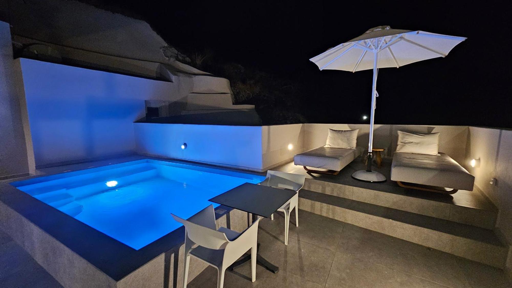 Petroma Cave Suites Vourvoúlos Exteriör bild