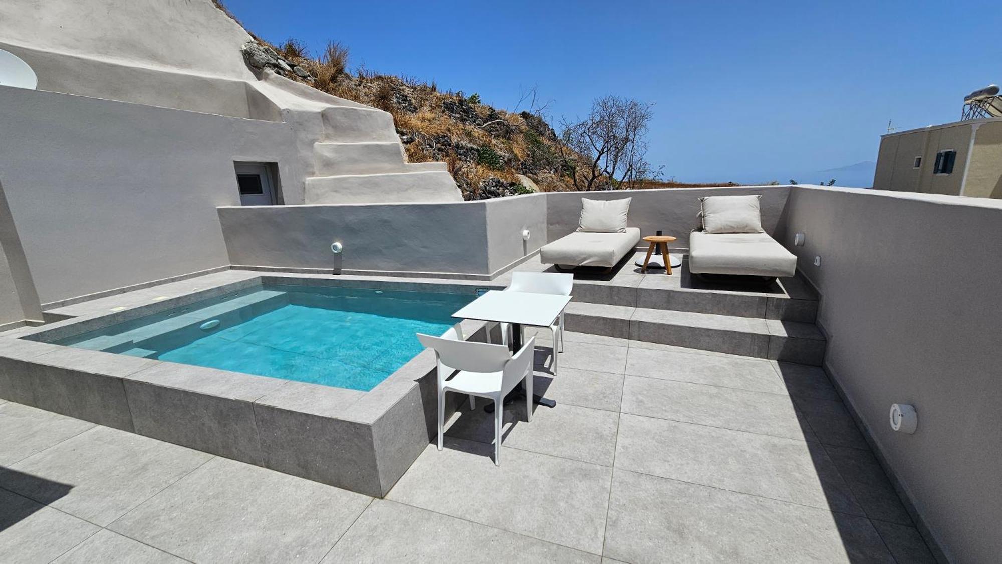 Petroma Cave Suites Vourvoúlos Rum bild